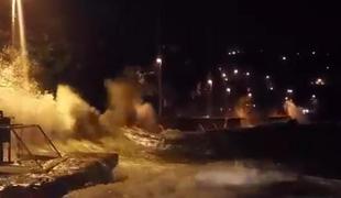 Istro in Kvarner zajelo hudo neurje, morje poplavljalo tudi v Sloveniji (video)