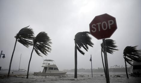 Britanskemu milijarderju Irma popolnoma razdejala rajski otok #foto #video