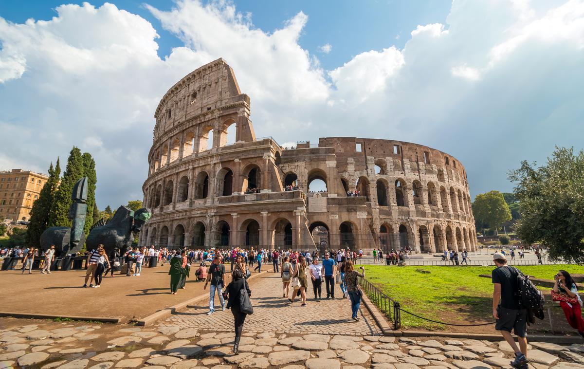 Kolosej, Rim | Domovanje je imelo atrij z vrtom, banketno dvorano, ki je posnemala jamo, in vodne elemente. Obenem so arheologi sporočili, da so našli tudi izjemen mozaik v rustikalnem slogu. | Foto Shutterstock