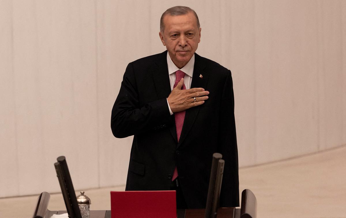 Recep Tayyip Erdogan, Turčija | V zaprisegi, ki so jo z aplavzom pospremili poslanci njegove vladajoče Stranke za pravičnost in razvoj (AKP), je obljubil, da bo spoštoval vrednote sekularne republike in zagovarjal človekove pravice. | Foto Reuters