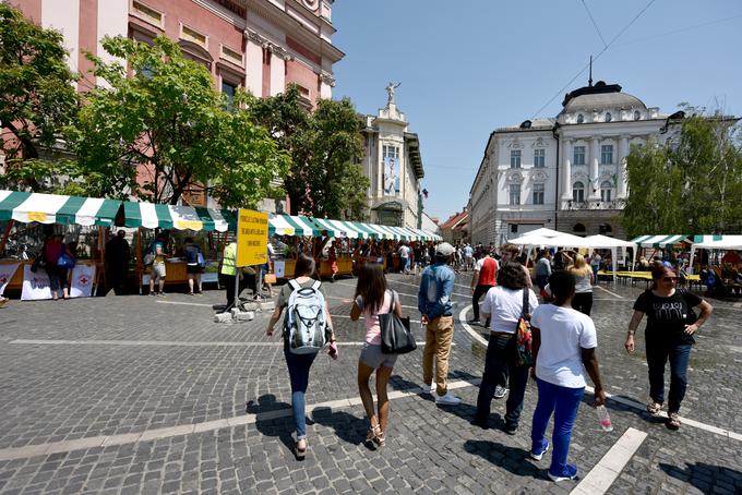 Prireditev Med nami in z nami na Prešernovem trgu v Ljubljani | Foto: STA ,