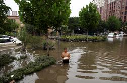 V poplavah na severu Kitajske umrlo 78 ljudi, prihaja nova nevihta #foto