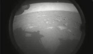 Zgodovinski trenutek: rover na Marsu začel iskati znake življenja