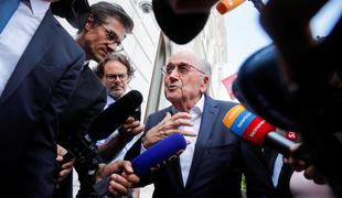 Blatterja in Platinija obtožili goljufije, tožilstvo zahteva pogojno kazen