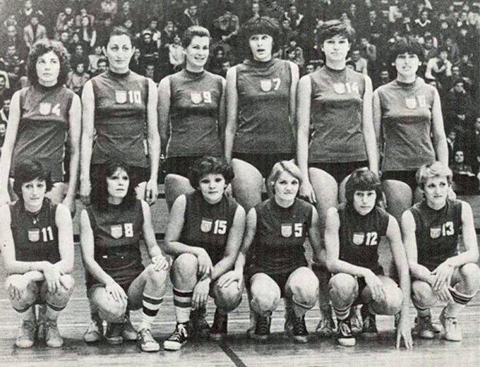 V jugoslovanski reprezentanci (zgornja vrsta, desno) | Foto: Osebni arhiv