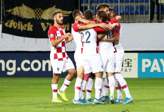 Hrvate je v vodstvo popeljal kapetan Luka Modrić, a to ni bilo dovolj za zmago. Zvezdnik Reala ravno danes praznuje 34. rojstni dan. | Foto: Reuters