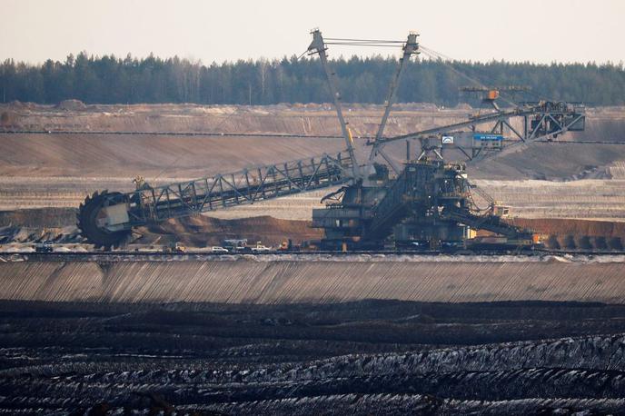 Bager, kopač | Veliki premogovniški kopači z vedri bolj kot na nekaj, kar je mogoče voziti, spominjajo na tovarne. | Foto Reuters