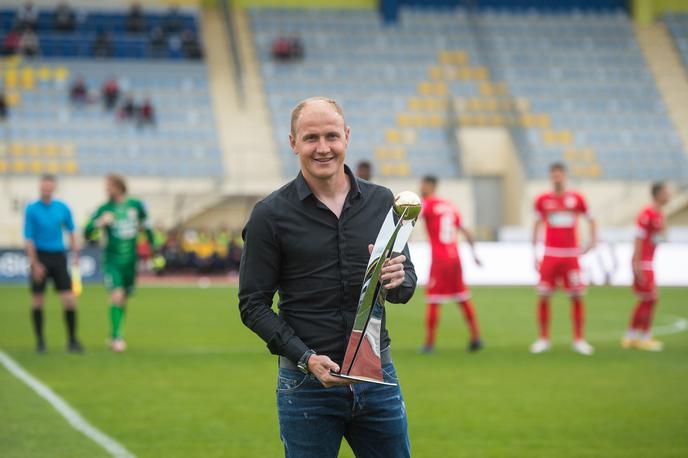 spins | V prejšnji sezoni je bil za najboljšega nogometaša izbran kapetan Domžal Senijad Ibričić. | Foto SPINS
