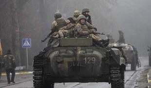 Svetovalec Zelenskega bije plat zvona: Ukrajinski vojski je praktično zmanjkalo streliva