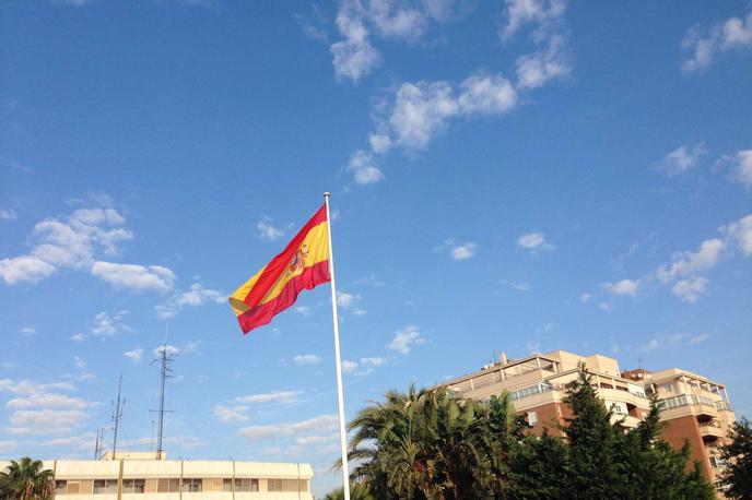 Zastava Španije | Imetniki kosovskih potnih listov lahko tako odslej potujejo v države EU brez vizuma za obdobje bivanja 90 dni v kateremkoli 180-dnevnem obdobju.  | Foto STA