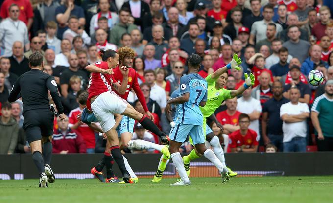 Šved Zlatan Ibrahimović se je med strelce vpisal še na četrti zaporedni tekmi v dresu Uniteda. | Foto: Reuters