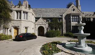 Playboyev dvorec je prodan - skupaj s slavnim stanovalcem