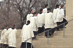 Dan, ko so katoliškim duhovnikom zaukazali celibat