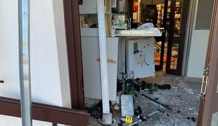 V Senožečah razstrelili bankomat in ukradli denar