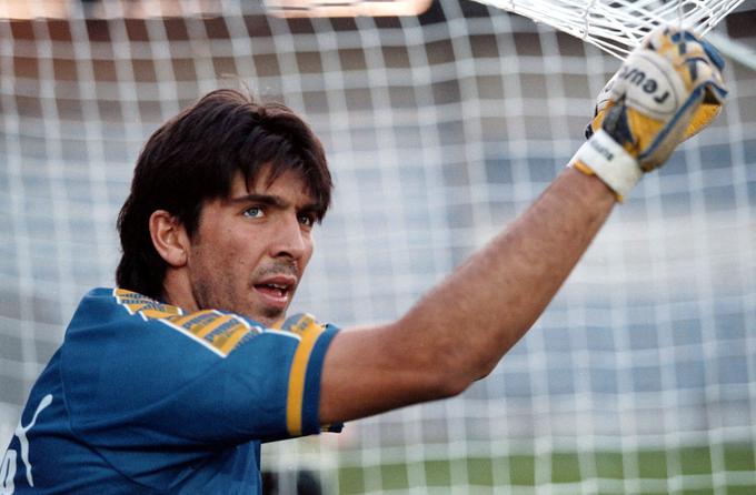 Gianluigi Buffon je začel opozarjati nase na vratih Parme. Prvič je v serie A branil leta 1996, pri rosnih 17 letih. | Foto: Reuters