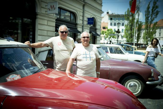 Dva izmed številnih ljubiteljev Citroëna, ki so se udeležili razstave: Drago Ternovšek (desno) in Janez Potokar (levo).  | Foto: 