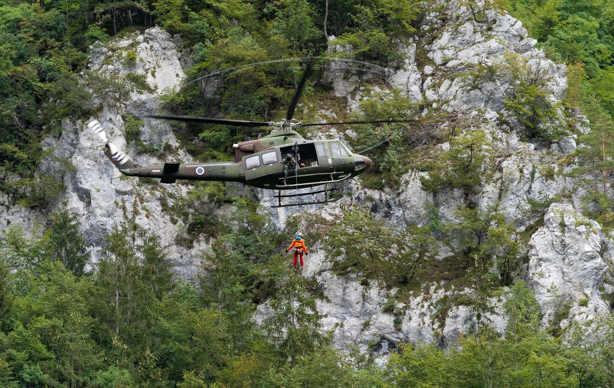 GRS gorsko reševanje | Nekateri imajo do gora še vedno neodgovoren in podcenjujoč odnos, je pokazala preventivna akcija kranjskih policistov, naravovarstvenih nadzornikov TNP in bohoinjskih gorskih reševalcev.  | Foto Mediaspeed