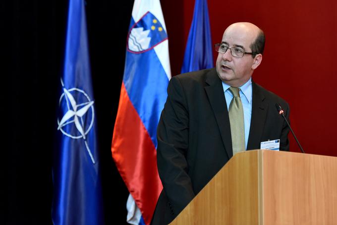 Pomočnik generalnega sekretarja Nata Sorin Ducaru je poudaril, da je memorandum pomemben z vidika krepitve sodelovanja in bolj strukturirane izmenjave informacij. | Foto: STA ,