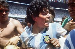 Na dražbi dres, ki ga je Maradona nosil ob božji roki
