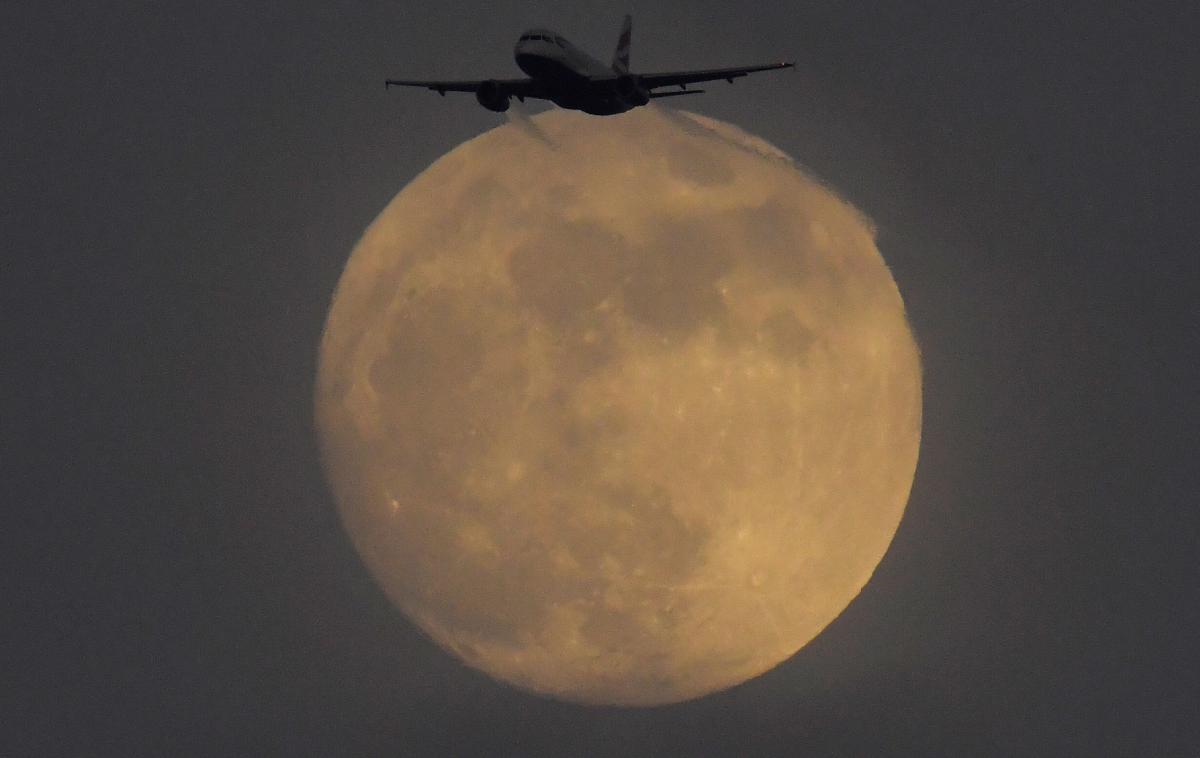 Superluna, lunin mrk | Foto Reuters