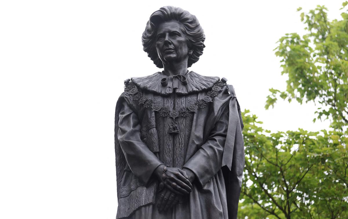 Margaret Thatcher kip | Skulpturo Margaret Thatcher so v mestu Grantham postavili 15. maja letos. | Foto Reuters