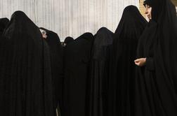 Ženski v Iranu pretepli verskega dostojanstvenika