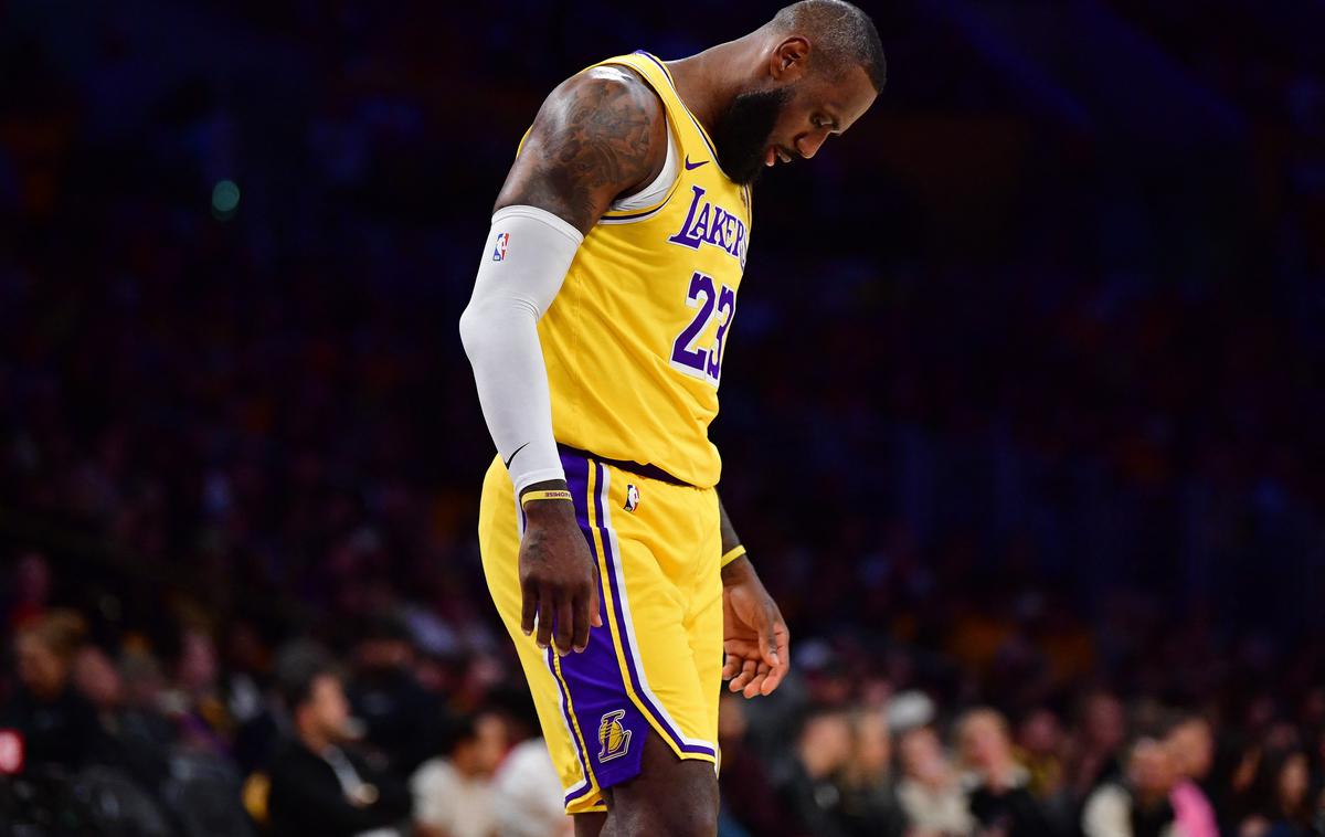 Los Angeles Lakers LeBron James | LeBron James je s sklonjeno glavo končal dvoboj prvega kroga končnice z Denver Nuggets. | Foto Reuters