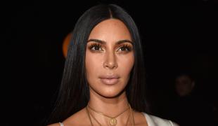 Kako bi bile sestre Kardashian videti brez operacij?