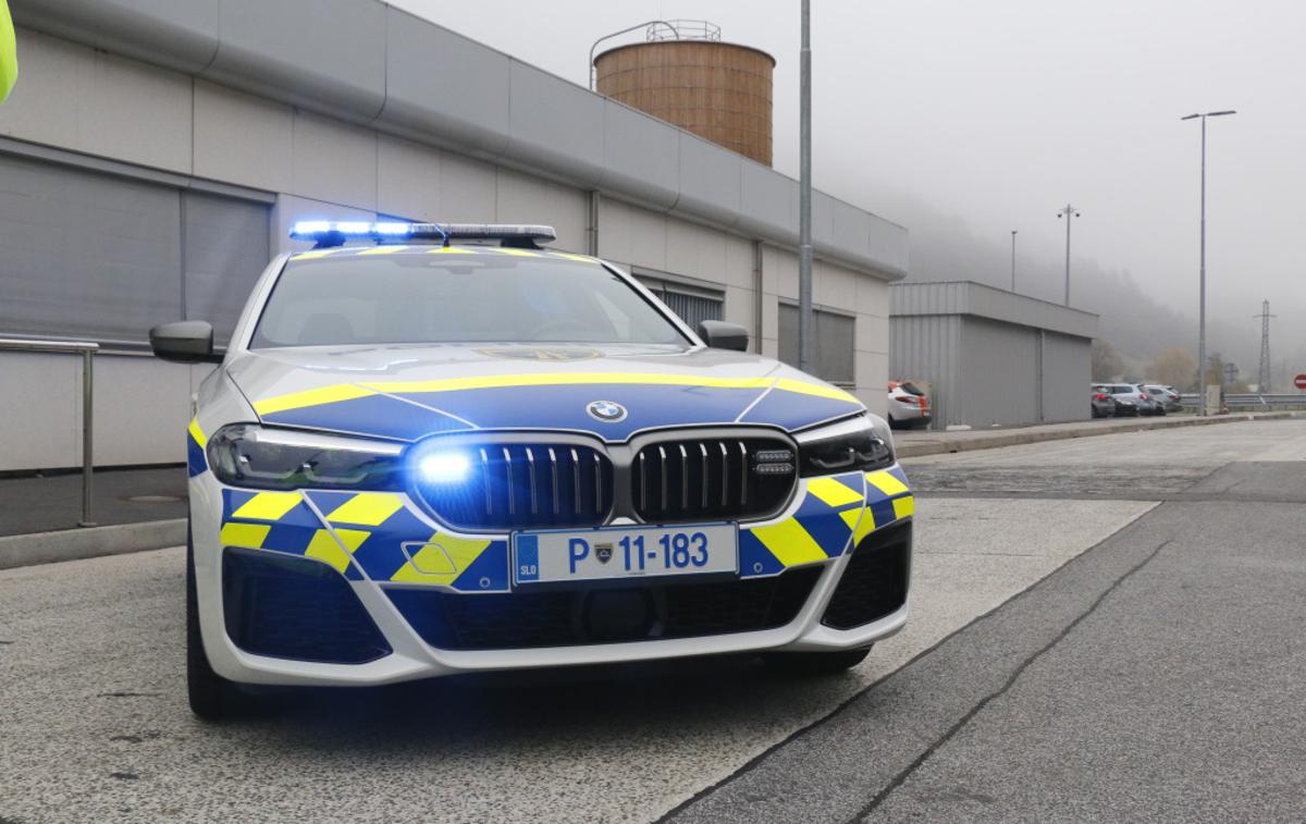 BMW policija | Kriminalisti nadaljujejo preiskavo in ugotavljanje okoliščin kaznivih dejanj nevarne vožnje v cestnem prometu ter preprečitve uradnega dejanja ali maščevanja uradni osebi. | Foto policija