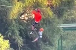 Šestletnik z ziplina omahnil 12 metrov globoko #video