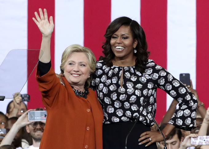 Michelle Obama je skoraj za glavo višja od ene svojih predhodnic, Hillary Clinton. | Foto: Getty Images