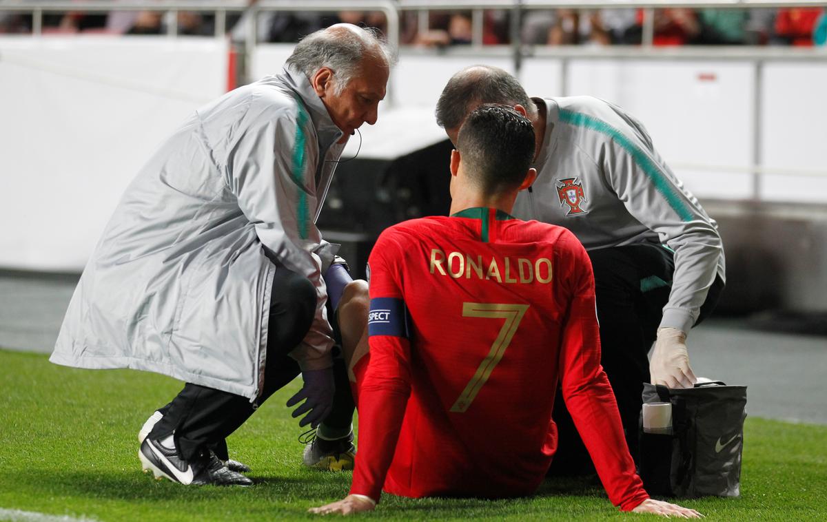 Cristiano Ronaldo | Cristiano Ronaldo si je na tekmi proti Srbiji poškodoval stegensko mišico. | Foto Reuters