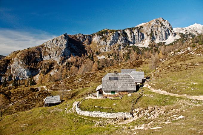 planinska koča Krstenica planine pohodništvo | Foto: Aleš Zdešar (www.slovenia.info)