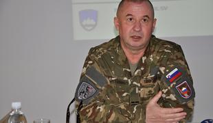 Brigadir Škerbinc podal ugovor na razrešitev, sindikat od Erjavca zahteva opravičilo #video