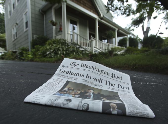 Bezosa zelo zanimajo tudi mediji. Leta 2013 je kupil ameriško medijsko hišo The Washinton Post in v dveh letih potrojil število bralcev, ki obiskujejo Postovo spletno stran. Uspelo mu je prehiteti celo The New York Times, enega najbolj branih ameriških medijev. | Foto: Reuters