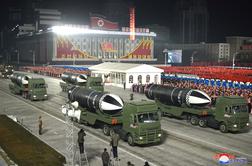 Severna Koreja na vojaški paradi predstavila nove balistične rakete #foto