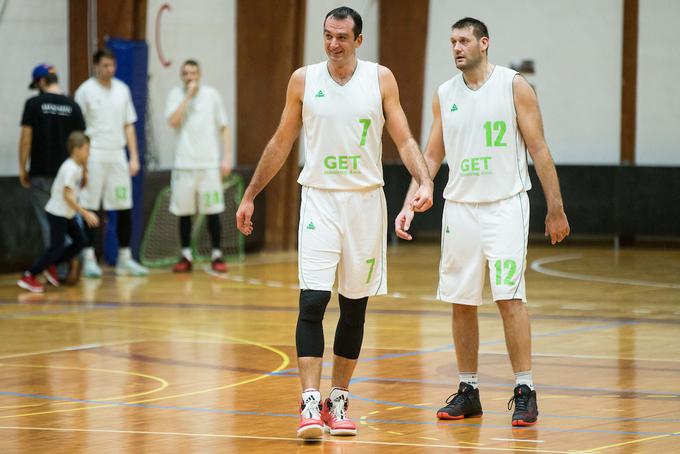 Letos se je v dresu Ilirije od aktivnega igranja košarke poslovil Goran Jagodnik. V novi sezoni mu bo sledil Jasmin Hukić. | Foto: Sportida