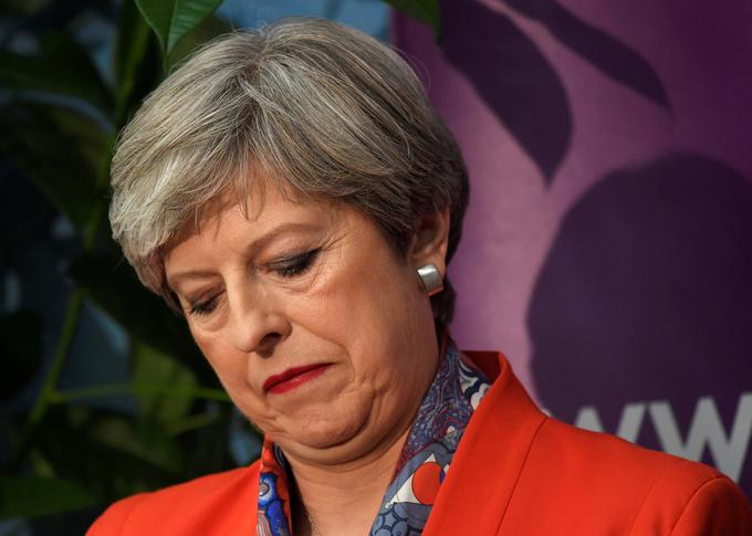 Britanska premierka Theresa May išče načine, kako pomiriti podjetja, prebivalce in vlagatelje, ki jih vse bolj skrbi, kakšni bodo pogoji za delo, potovanja, poslovanje s celinsko Evropo po marcu 2019. Britanska pogajalska stran naj bi še danes objavila pet novih strateških dokumentov, med drugim na temo zakonodaje glede trgovanja z blagom in zaščite podatkov.  | Foto: Reuters