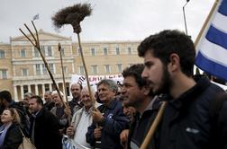 Grški kmetje nadaljujejo proteste
