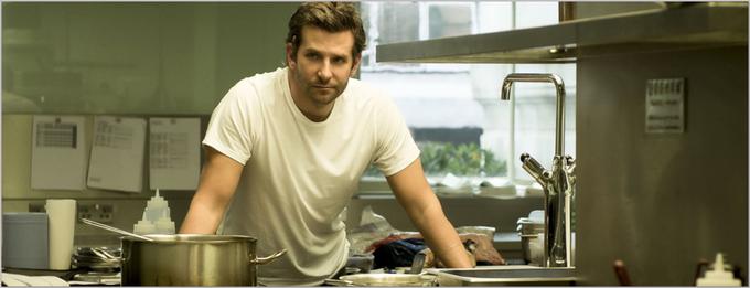 Bradley Cooper nastopa v komični drami o slavnem kuharju z dvema Michelinovima zvezdicama, s slabimi razvadami in še slabšim slovesom razvpite kuharske dive, ki ima vse, a zaradi svojega obnašanja vse tudi izgubi. Na srečo dobi priložnost "popravnega izpita" in s tem osvojitve tretje Michelinove zvezdice. • V nedeljo, 17. 10., ob 19.05 na CineStar TV 1.** | Foto: 