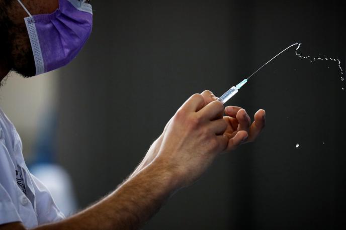 Cepljenje v Izraelu | V Izraelu kljub hitremu cepljenju prebivalstva število okužb z novim koronavirusom še vedno narašča. | Foto Reuters
