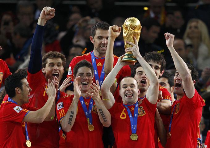 Nepozabna španska reprezentanca, ki je kraljevala med letoma 2008 in 2012, je vrhunec dočakala leta 2010, ko je v Južnoafriški republiki osvojila svoj do zdaj edini naslov svetovne prvakinje. | Foto: Reuters