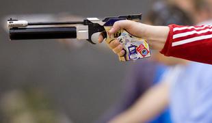 Primorska: dijak v šolo prinesel pištolo