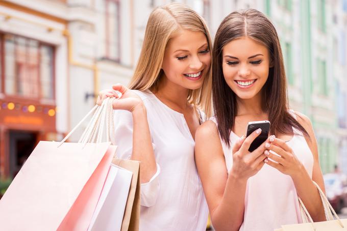 prijateljici, nakupovanje, telefon, mobitel | Foto: Shutterstock