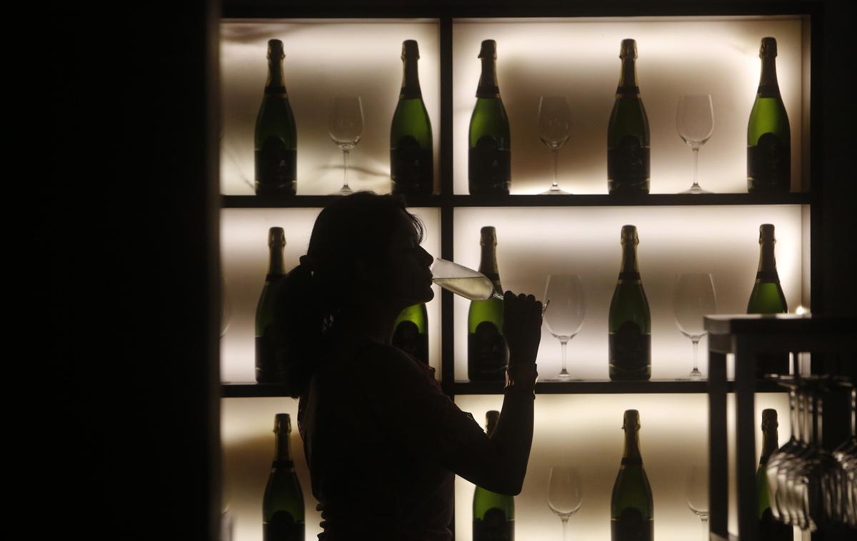 Indija | Zaradi zastrupitve z nezakonito pridelanim alkoholom je v Indiji umrlo že najmanj 86 ljudi. | Foto Reuters
