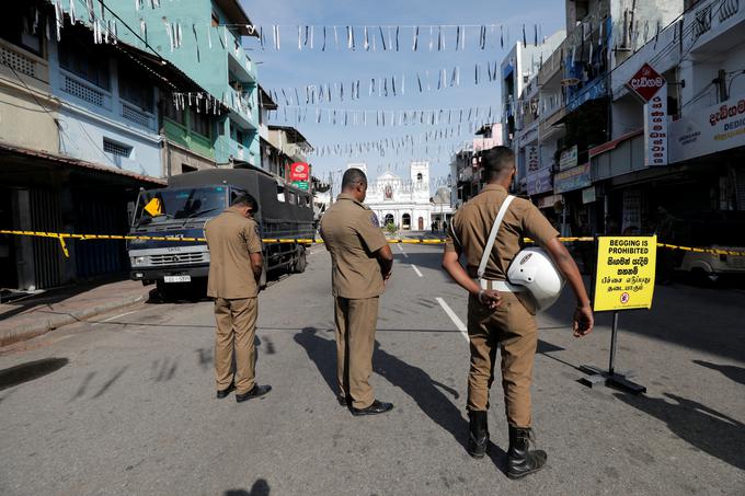 Oblasti so razglasile izredne razmere, ki dajejo policiji in vojski možnost, da pridržita in zaslišujeta osumljence brez naloga sodišča. | Foto: Reuters