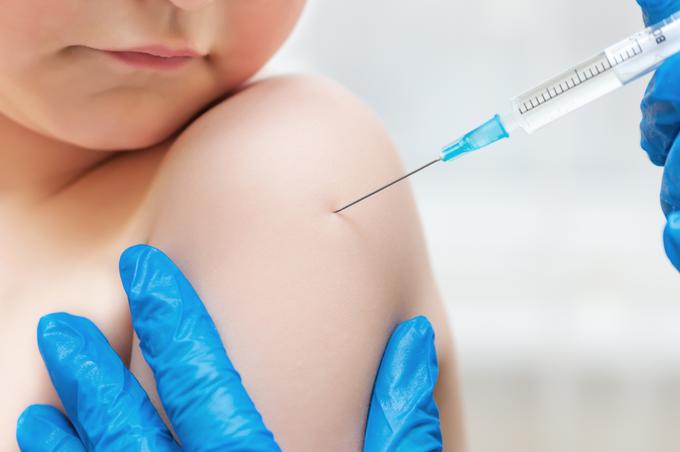 Vedno več staršev je prepričanih, da je cepljenje otrok nevarno. | Foto: Thinkstock