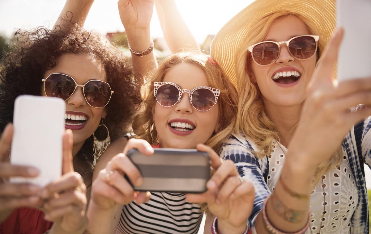 očala, dekleta, ženske , prijateljice, poletje | Foto Thinkstock
