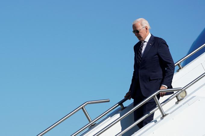 Monarhe in predsednike, tudi Joeja Bidna, so pozvali, naj na Otok pripotujejo z rednimi letalskimi linijami. | Foto: Reuters