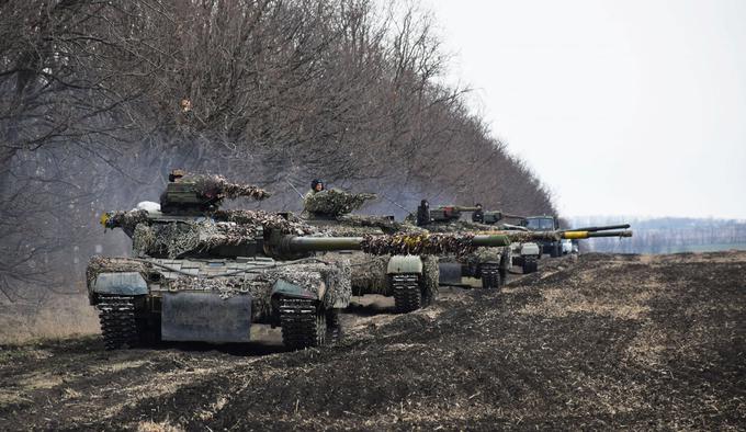 Ukrajinski tanki na meji z Rusijo | Foto: Reuters